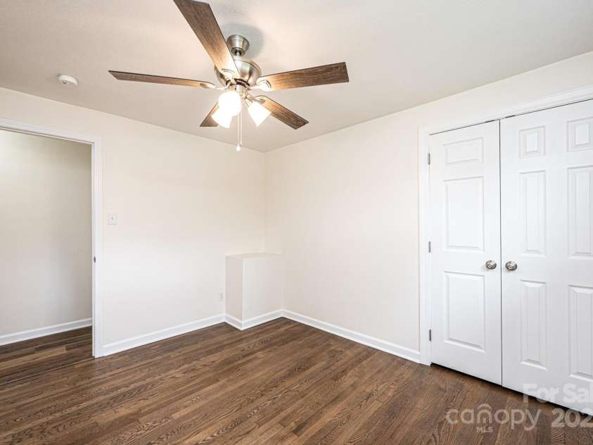 975 22nd Street Place, Hickory, NC 28601.  MLS# CAR4250936, YatesRealty ID 9197. 