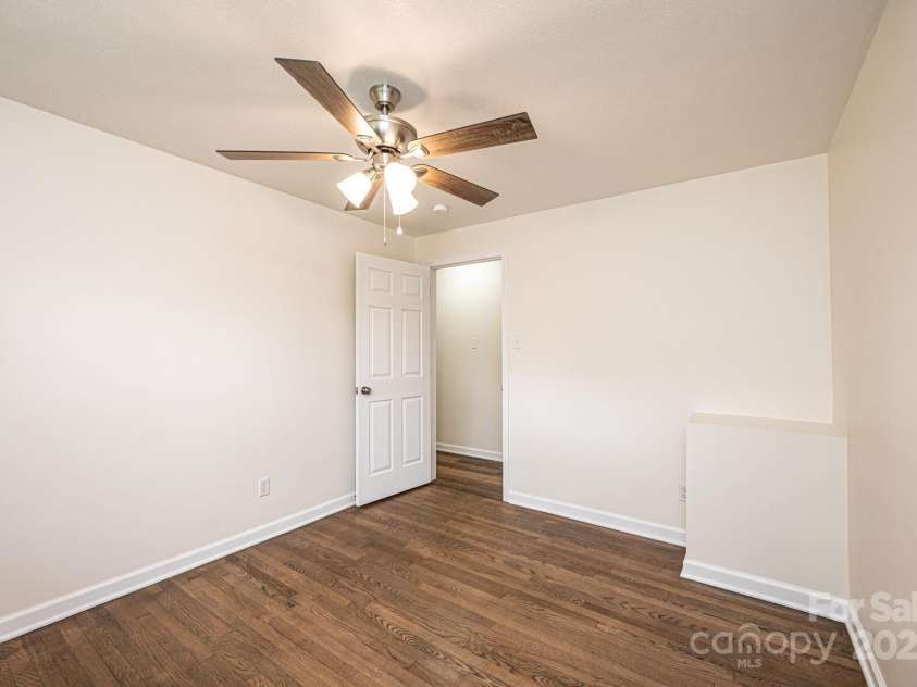 975 22nd Street Place, Hickory, NC 28601.  MLS# CAR4250936, YatesRealty ID 9197. 