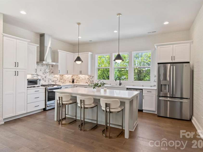 1500 Hawthorne Lane, Charlotte, NC 28205.  MLS# CAR4364740, YatesRealty ID 9199. 