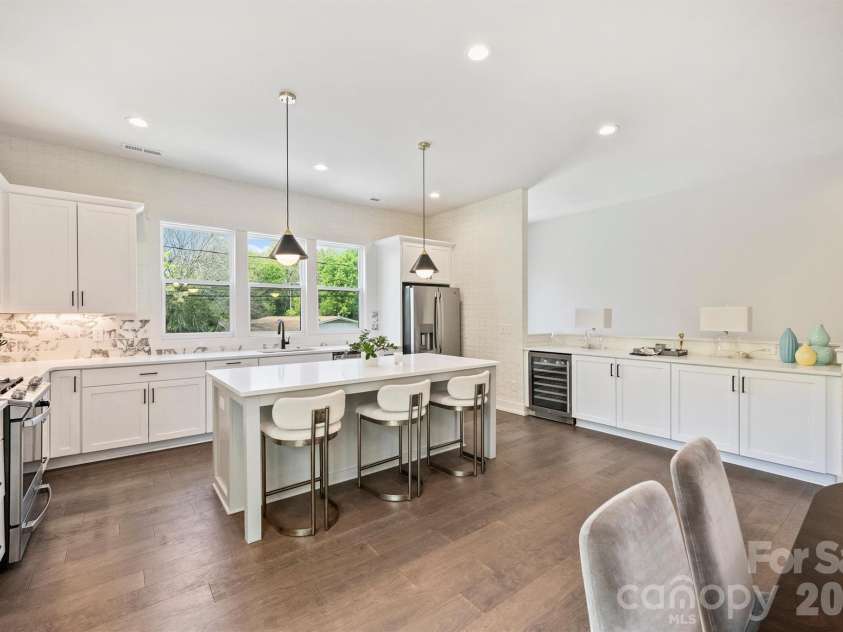 1500 Hawthorne Lane, Charlotte, NC 28205.  MLS# CAR4364740, YatesRealty ID 9199. 