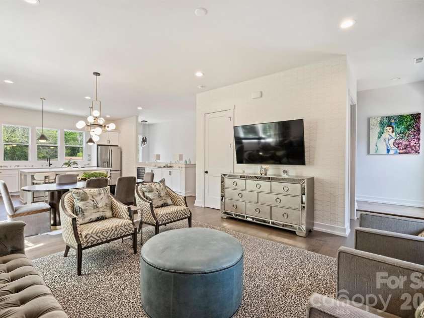1500 Hawthorne Lane, Charlotte, NC 28205.  MLS# CAR4364740, YatesRealty ID 9199. 
