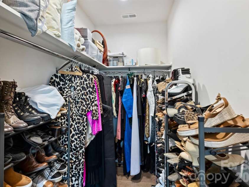 1500 Hawthorne Lane, Charlotte, NC 28205.  MLS# CAR4364740, YatesRealty ID 9199. 