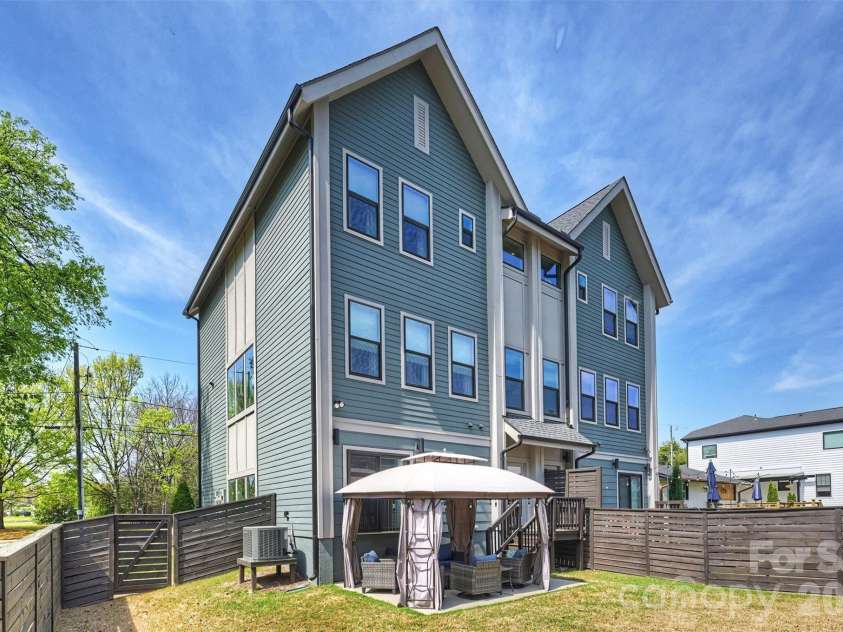 1500 Hawthorne Lane, Charlotte, NC 28205.  MLS# CAR4364740, YatesRealty ID 9199. 