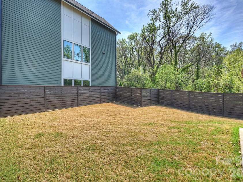 1500 Hawthorne Lane, Charlotte, NC 28205.  MLS# CAR4364740, YatesRealty ID 9199. 