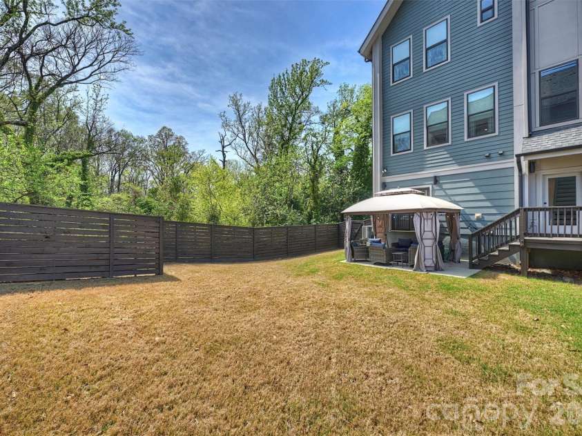1500 Hawthorne Lane, Charlotte, NC 28205.  MLS# CAR4364740, YatesRealty ID 9199. 