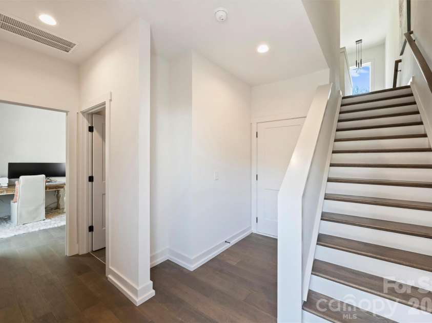 1500 Hawthorne Lane, Charlotte, NC 28205.  MLS# CAR4364740, YatesRealty ID 9199. Ground Floor Garage Entry
