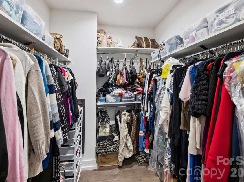 1500 Hawthorne Lane, Charlotte, NC 28205.  MLS# CAR4364740, YatesRealty ID 9199. Primary Closet