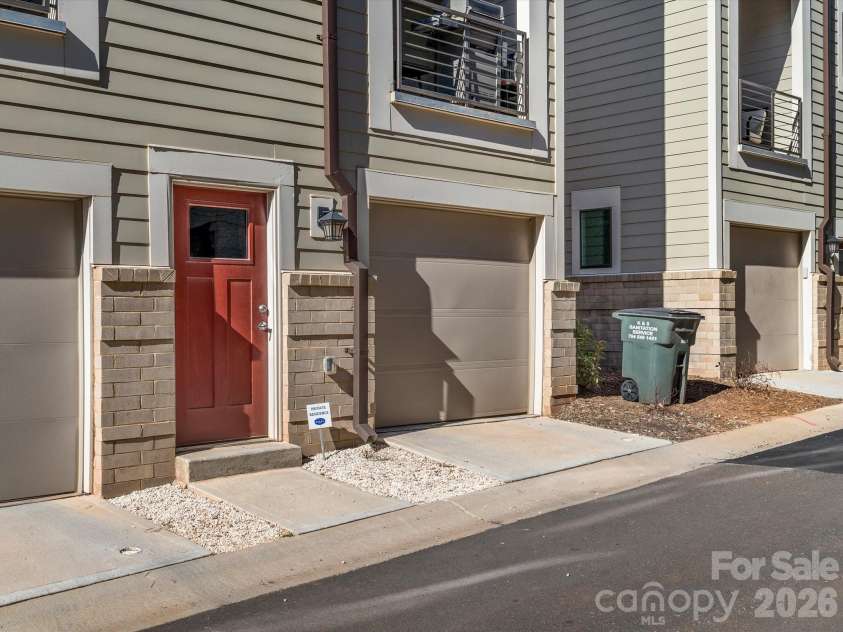 1621 Cannon View Lane, Charlotte, NC 28208.  MLS# CAR4364088, YatesRealty ID 9200. 