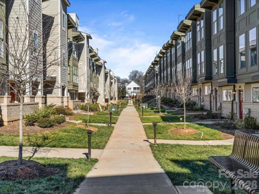 1621 Cannon View Lane, Charlotte, NC 28208.  MLS# CAR4364088, YatesRealty ID 9200. 