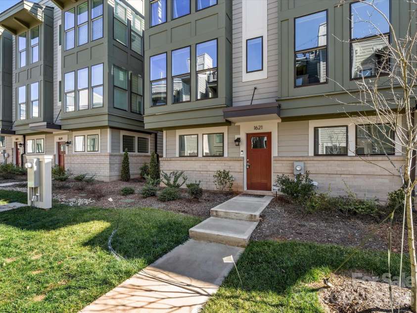 1621 Cannon View Lane, Charlotte, NC 28208.  MLS# CAR4364088, YatesRealty ID 9200. 