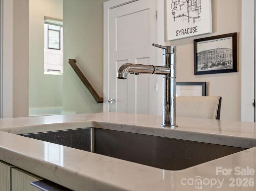 1621 Cannon View Lane, Charlotte, NC 28208.  MLS# CAR4364088, YatesRealty ID 9200. 