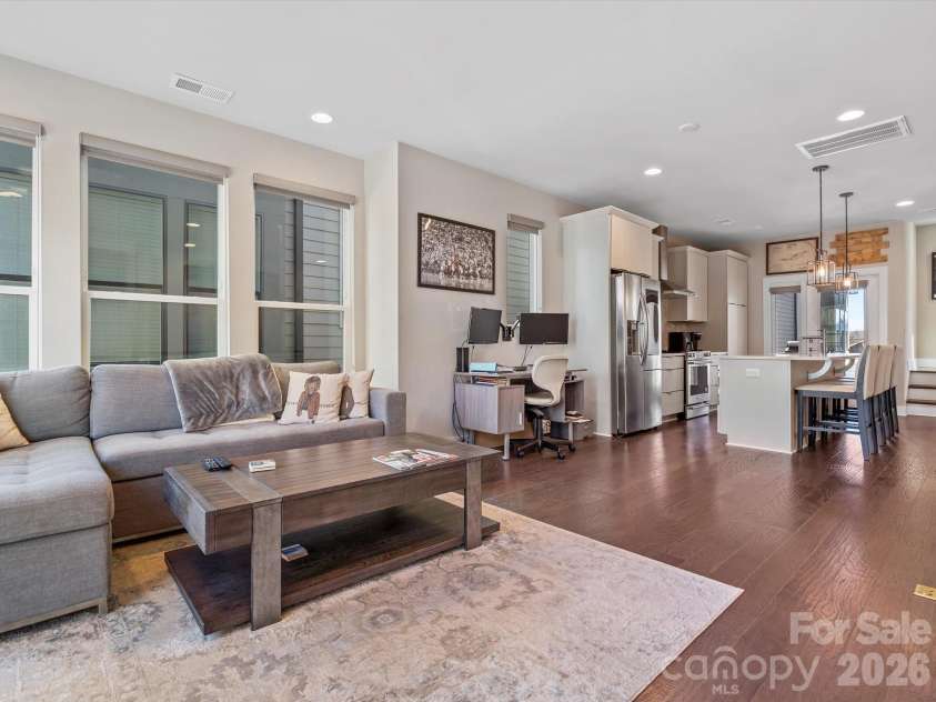1621 Cannon View Lane, Charlotte, NC 28208.  MLS# CAR4364088, YatesRealty ID 9200. 