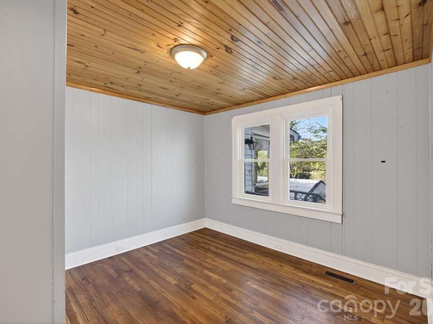 713 Prospect Street, Lenoir, NC 28645.  MLS# CAR4366219, YatesRealty ID 9201. 