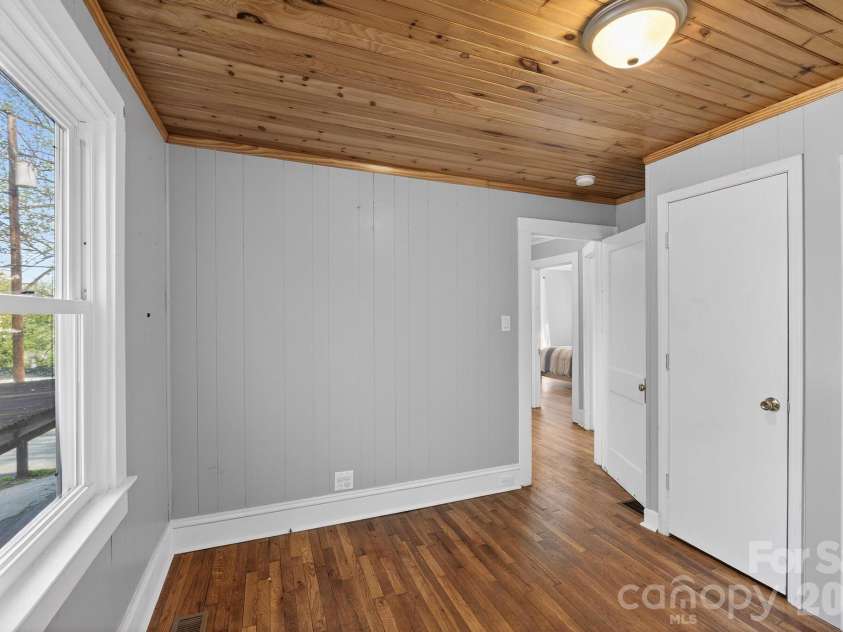 713 Prospect Street, Lenoir, NC 28645.  MLS# CAR4366219, YatesRealty ID 9201. 