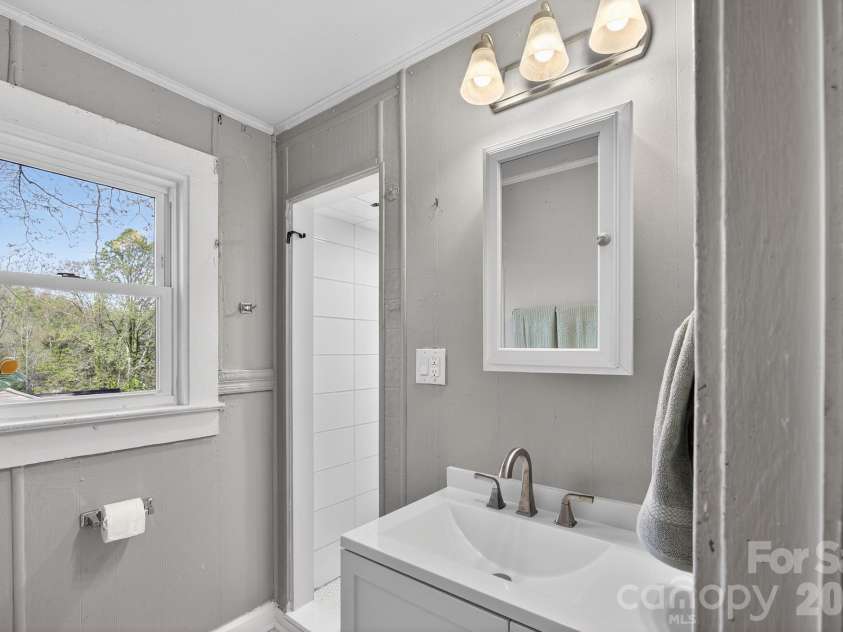 713 Prospect Street, Lenoir, NC 28645.  MLS# CAR4366219, YatesRealty ID 9201. 