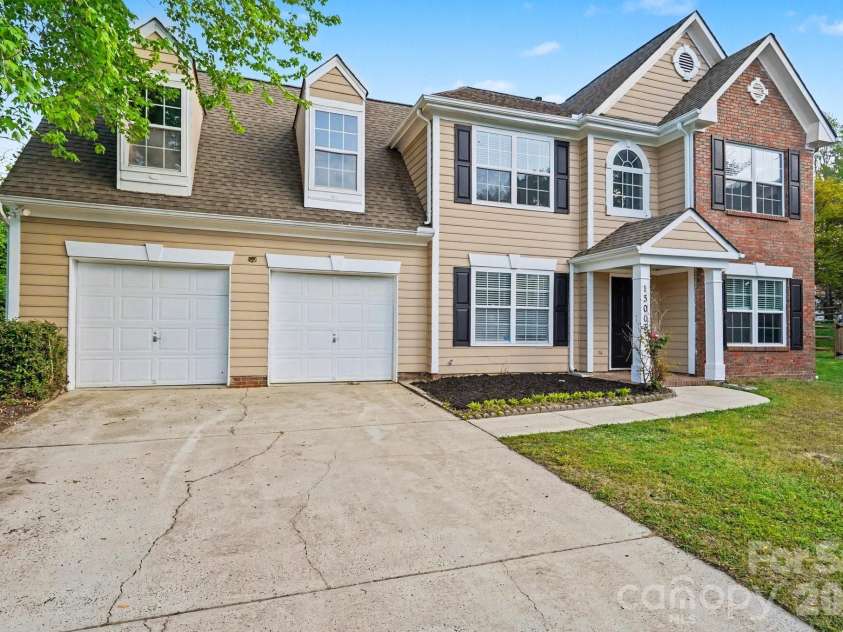 13003 Shannon Park Lane, Charlotte, NC 28273.  MLS# CAR4366014, YatesRealty ID 9203. 