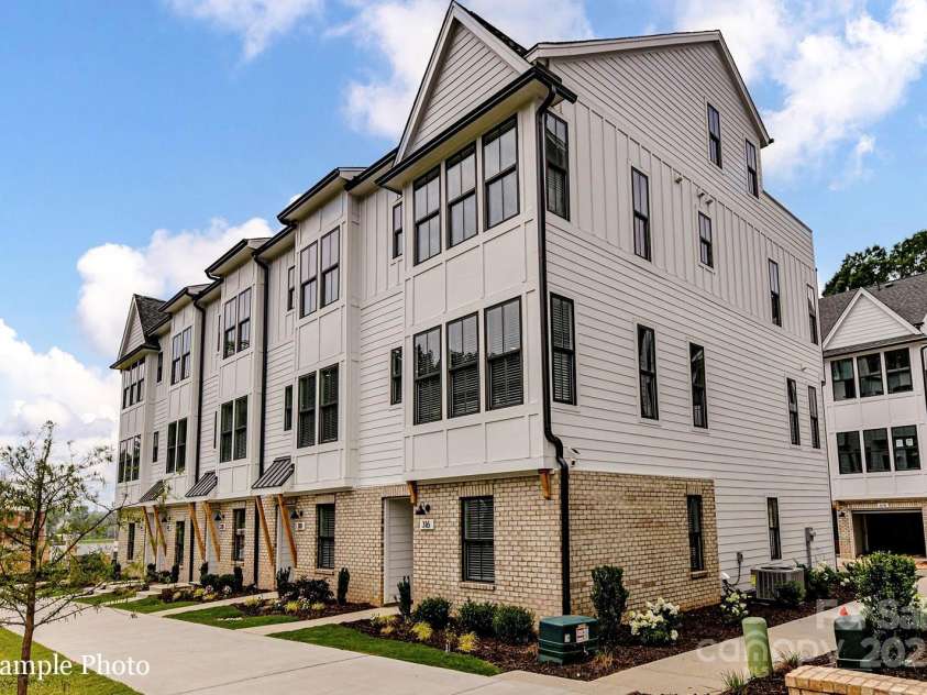 516 Lockwood Creek Drive, Charlotte, NC 28208.  MLS# CAR4253389, YatesRealty ID 9203. 