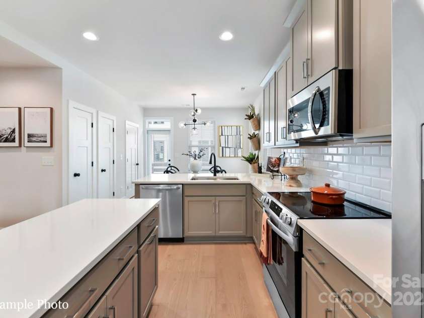 516 Lockwood Creek Drive, Charlotte, NC 28208.  MLS# CAR4253389, YatesRealty ID 9203. 