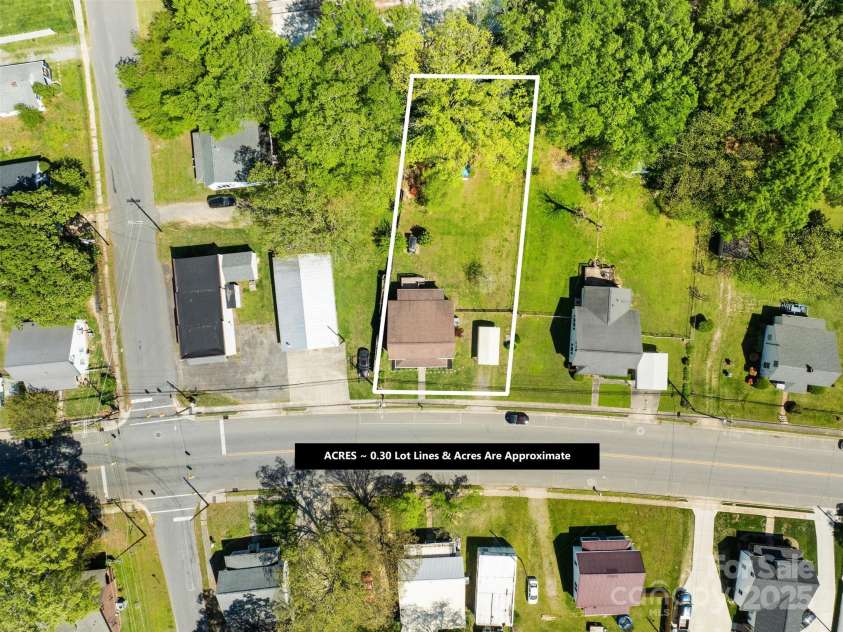 406 Gaston Street, Dallas, NC 28034.  MLS# CAR4249634, YatesRealty ID 9204. 