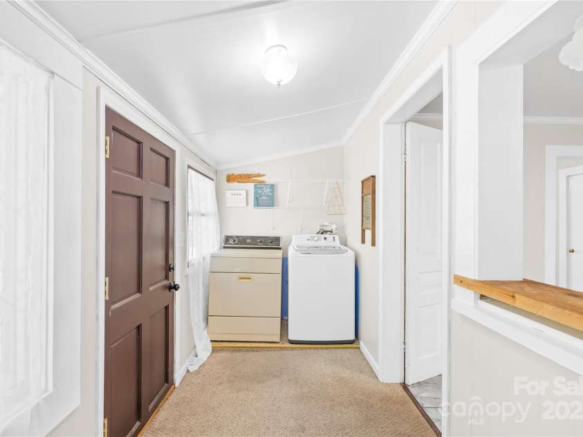 406 Gaston Street, Dallas, NC 28034.  MLS# CAR4249634, YatesRealty ID 9204. Laundry