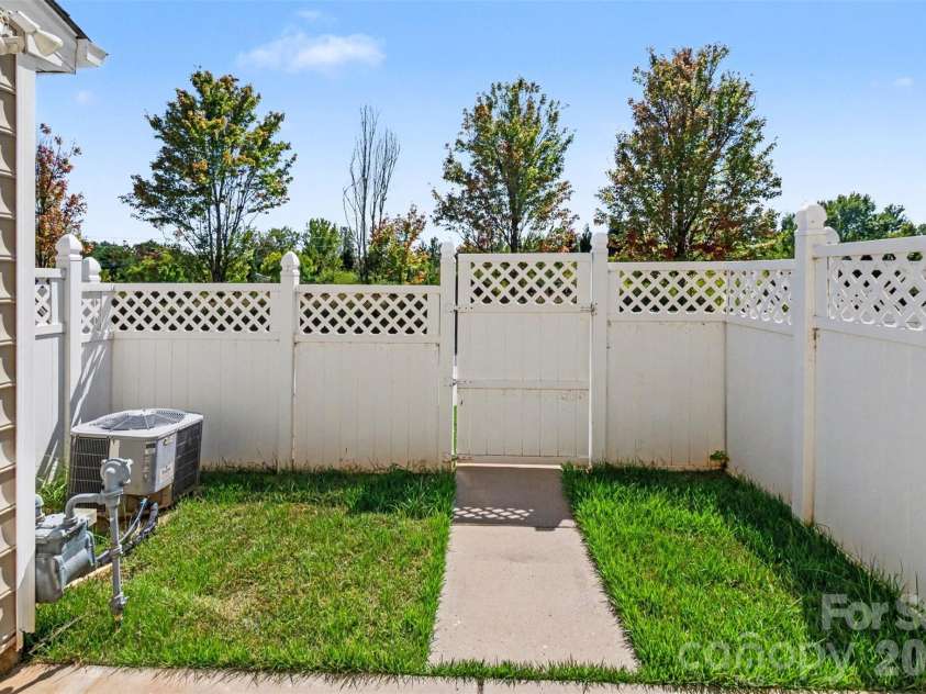 8033 Willow Branch Drive, Waxhaw, NC 28173.  MLS# CAR4422291, YatesRealty ID 9205. 