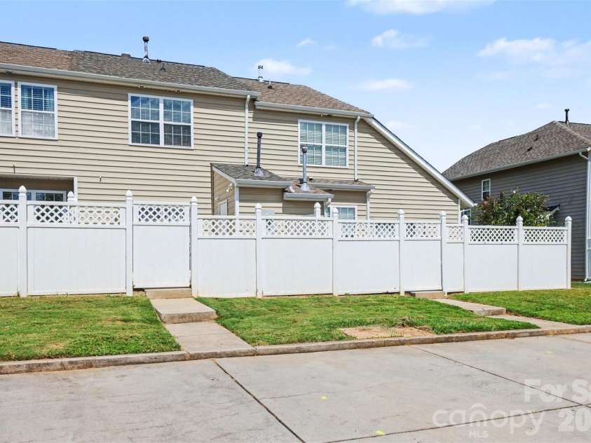 8033 Willow Branch Drive, Waxhaw, NC 28173.  MLS# CAR4422291, YatesRealty ID 9205. 