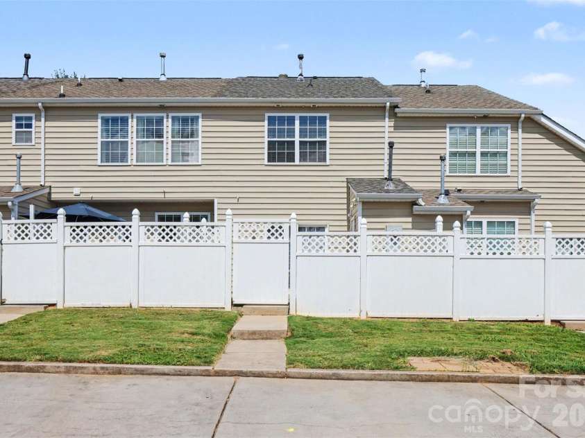 8033 Willow Branch Drive, Waxhaw, NC 28173.  MLS# CAR4422291, YatesRealty ID 9205. 