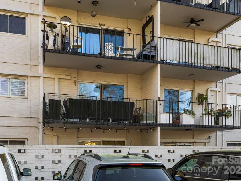 2503 Roswell Avenue, Charlotte, NC 28209.  MLS# CAR4237336, YatesRealty ID 9206. 2nd floor end condo