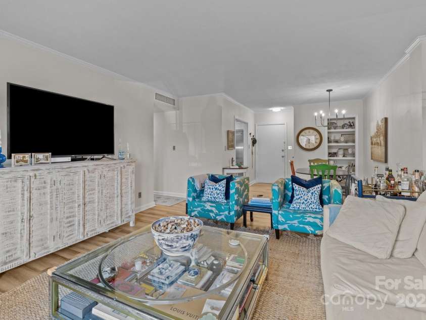 2503 Roswell Avenue, Charlotte, NC 28209.  MLS# CAR4237336, YatesRealty ID 9206. Living Room