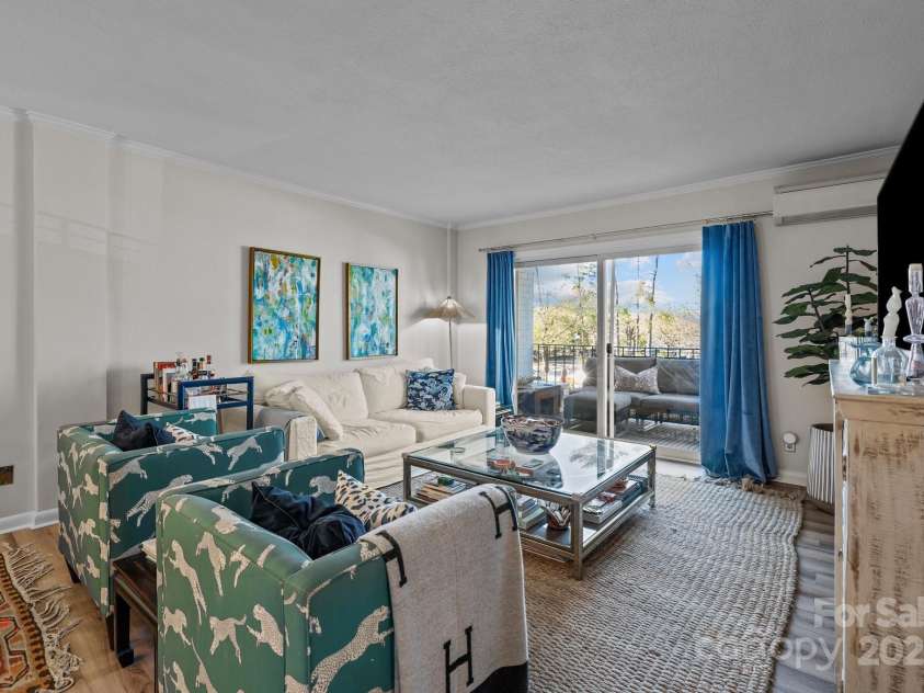 2503 Roswell Avenue, Charlotte, NC 28209.  MLS# CAR4237336, YatesRealty ID 9206. Living Room