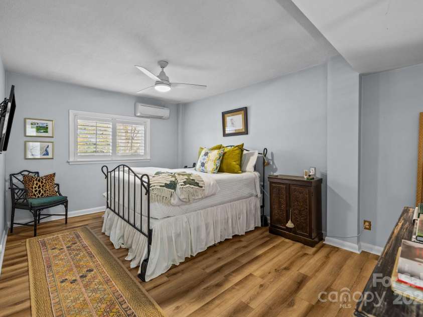 2503 Roswell Avenue, Charlotte, NC 28209.  MLS# CAR4237336, YatesRealty ID 9206. Primary Bedroom