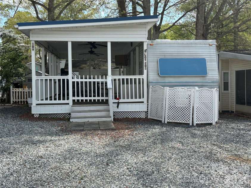 109 Pine Street, New London, NC 28127.  MLS# CAR4366175, YatesRealty ID 9207. 