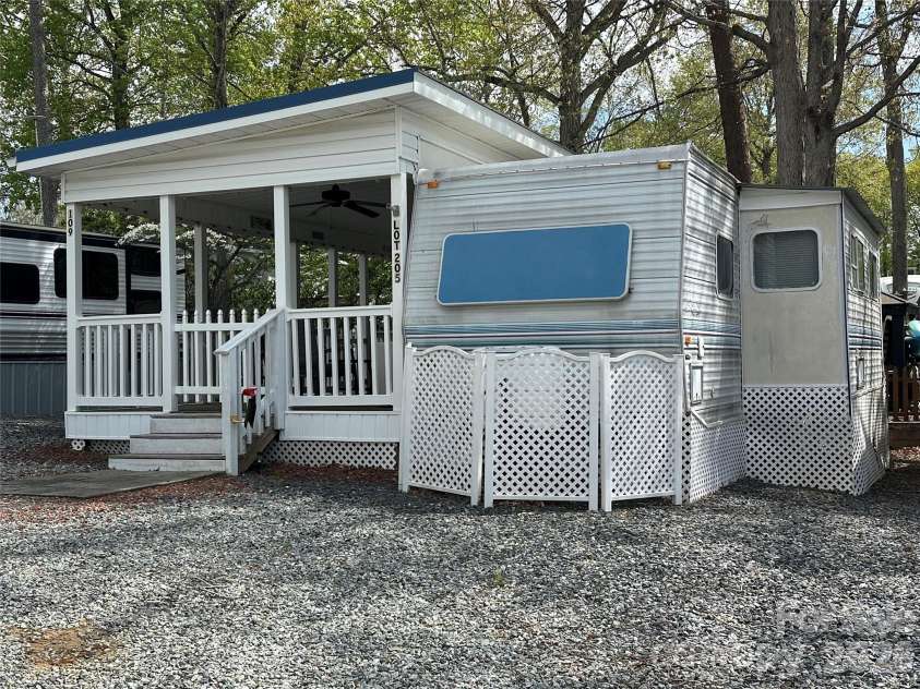 109 Pine Street, New London, NC 28127.  MLS# CAR4366175, YatesRealty ID 9207. 