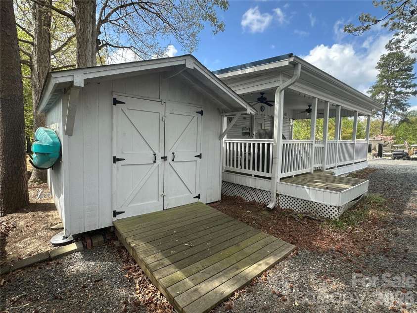 109 Pine Street, New London, NC 28127.  MLS# CAR4366175, YatesRealty ID 9207. 