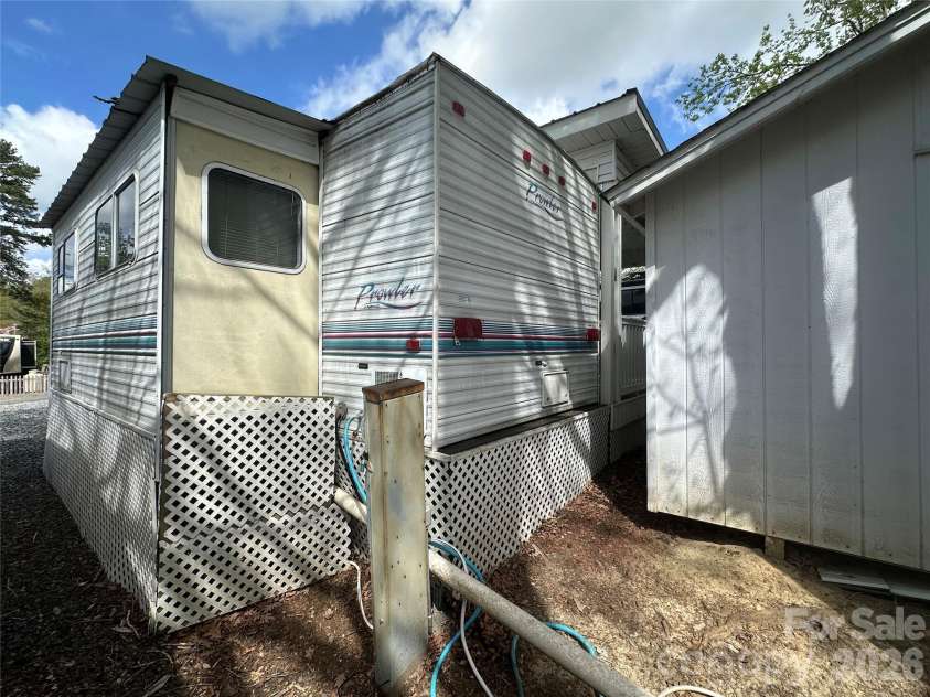109 Pine Street, New London, NC 28127.  MLS# CAR4366175, YatesRealty ID 9207. 