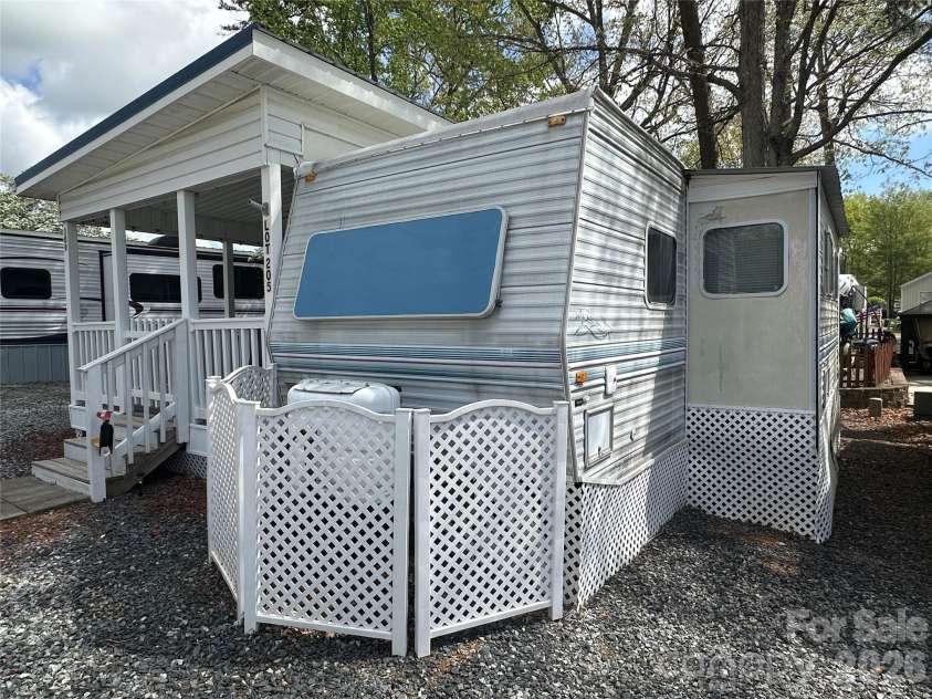 109 Pine Street, New London, NC 28127.  MLS# CAR4366175, YatesRealty ID 9207. 