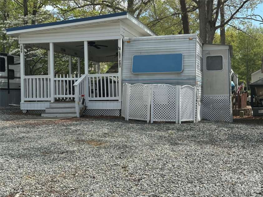 109 Pine Street, New London, NC 28127.  MLS# CAR4366175, YatesRealty ID 9207. 