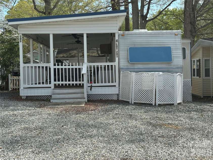109 Pine Street, New London, NC 28127.  MLS# CAR4366175, YatesRealty ID 9207. 