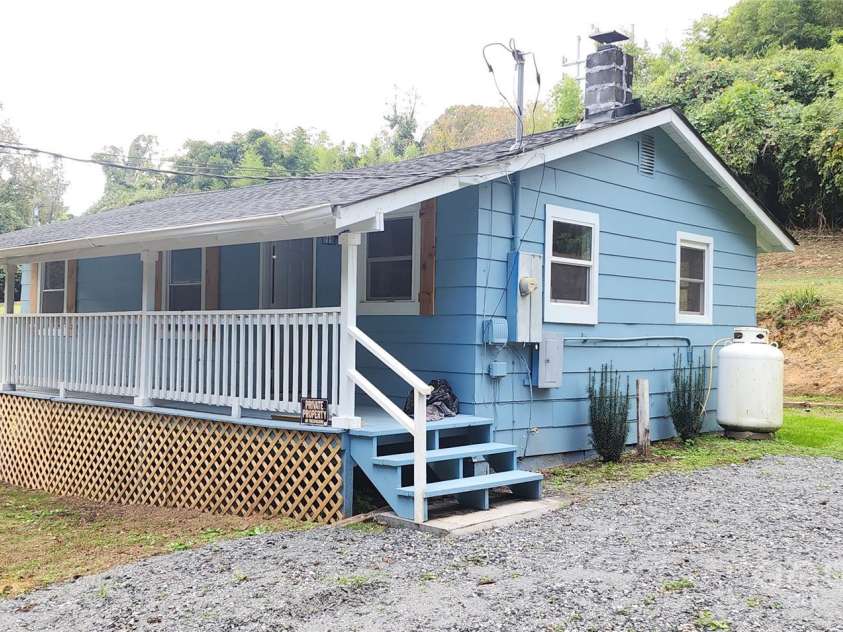 75 Peake Street, Tryon, NC 28782.  MLS# CAR4199497, YatesRealty ID 9207. 