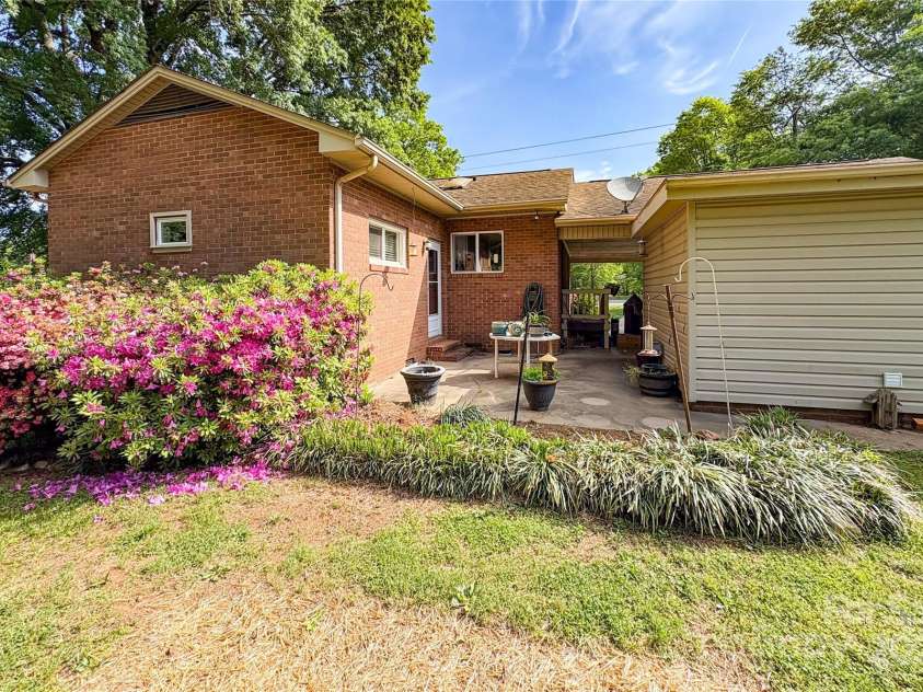 437 Old Mountain Road, Statesville, NC 28677.  MLS# CAR4250429, YatesRealty ID 9209. 