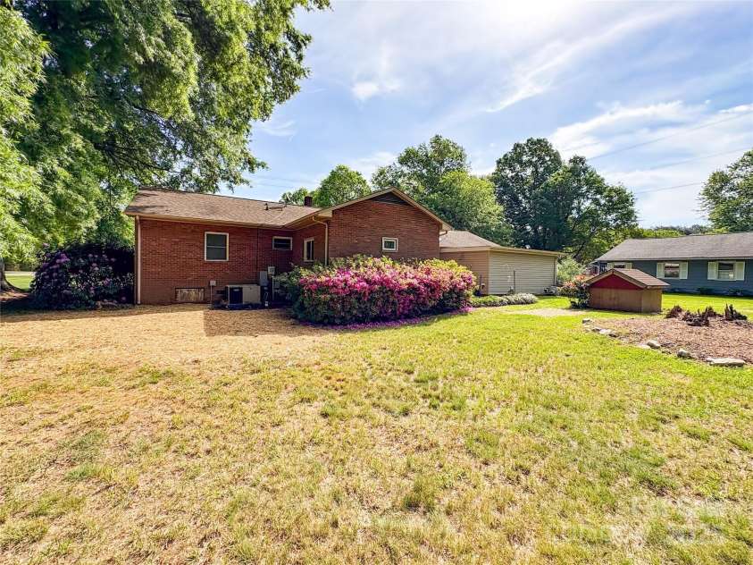 437 Old Mountain Road, Statesville, NC 28677.  MLS# CAR4250429, YatesRealty ID 9209. 