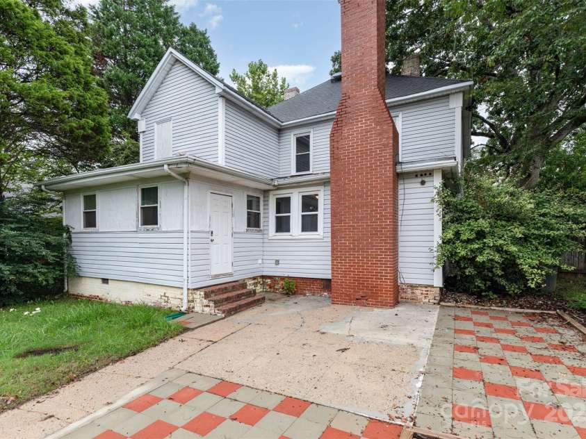 425 Maupin Avenue, Salisbury, NC 28144.  MLS# CAR4194348, YatesRealty ID 921. Access road located behind home for off-street, rear parking!