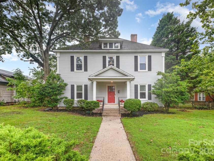 425 Maupin Avenue, Salisbury, NC 28144.  MLS# CAR4194348, YatesRealty ID 921. Beautiful curb appeal