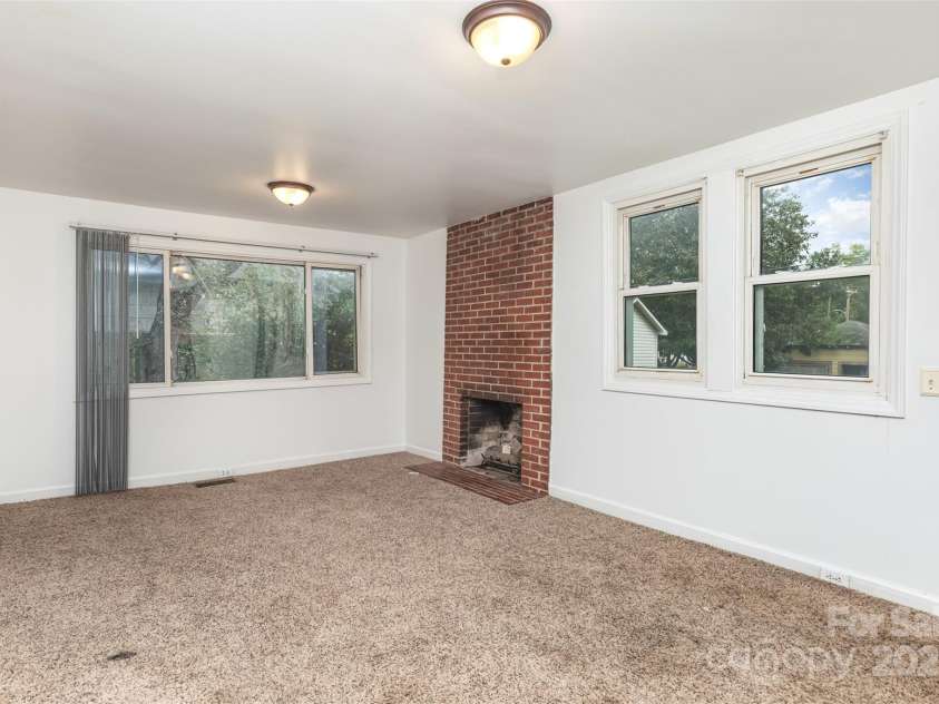 425 Maupin Avenue, Salisbury, NC 28144.  MLS# CAR4194348, YatesRealty ID 921. Family Room