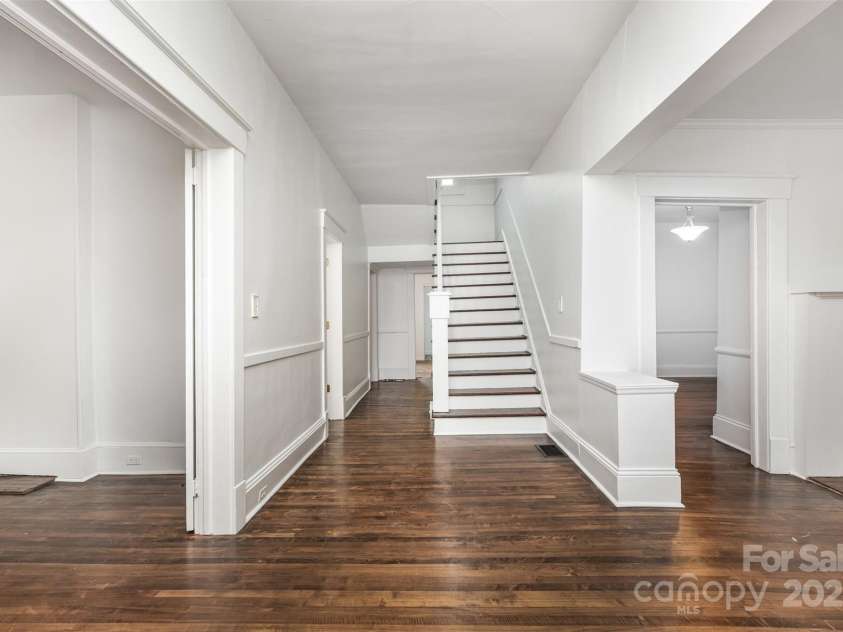 425 Maupin Avenue, Salisbury, NC 28144.  MLS# CAR4194348, YatesRealty ID 921. Grand foyer