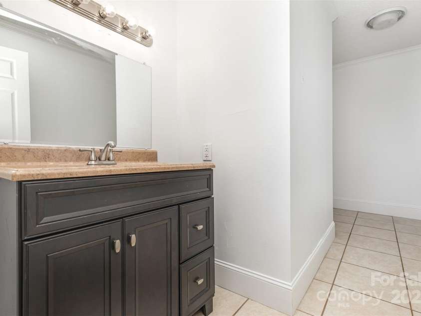 425 Maupin Avenue, Salisbury, NC 28144.  MLS# CAR4194348, YatesRealty ID 921. Half bath on main