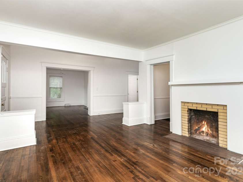 425 Maupin Avenue, Salisbury, NC 28144.  MLS# CAR4194348, YatesRealty ID 921. High ceilings & natural light