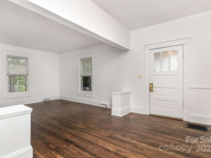 425 Maupin Avenue, Salisbury, NC 28144.  MLS# CAR4194348, YatesRealty ID 921. Open and elegant