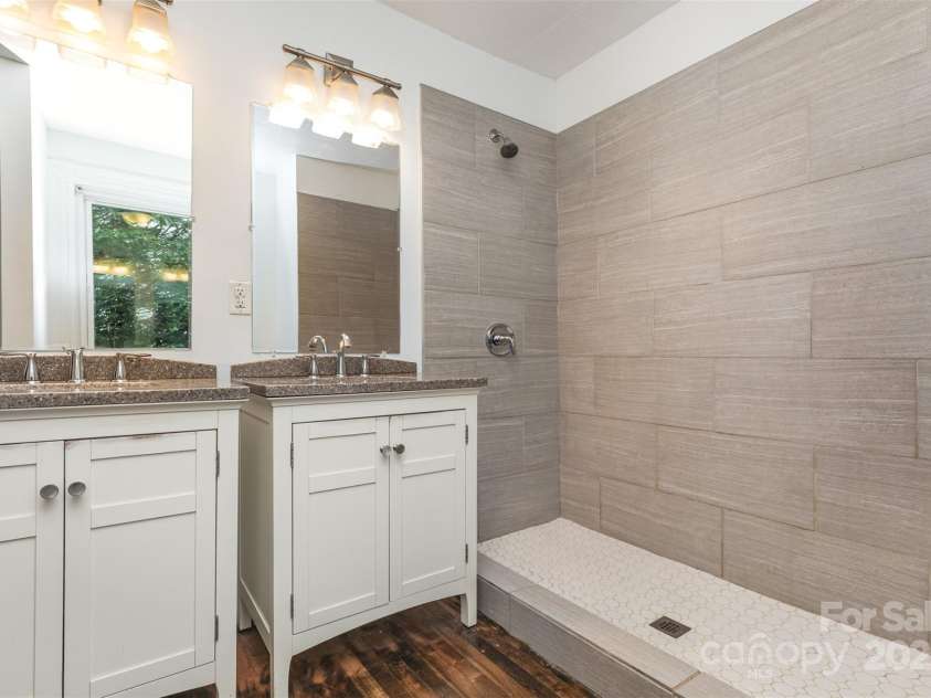 425 Maupin Avenue, Salisbury, NC 28144.  MLS# CAR4194348, YatesRealty ID 921. Primary Bath Ensuite up