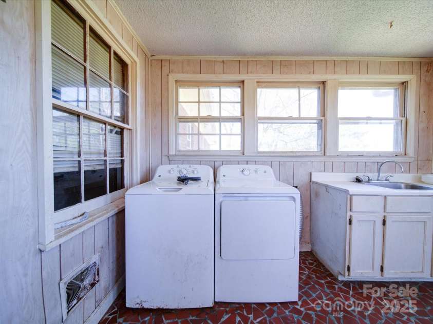 112 Highway 218 Road, Monroe, NC 28110.  MLS# CAR4125592, YatesRealty ID 9210. Sunroom with washer and dryer